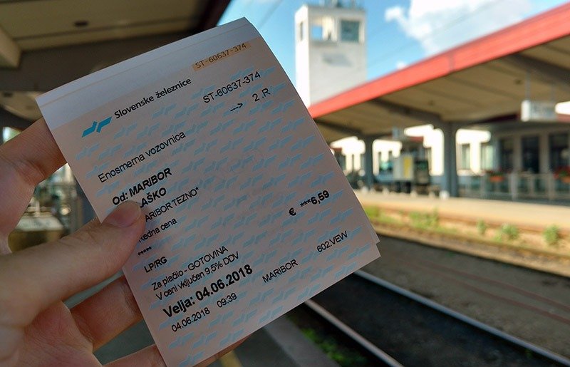 trem na eslovenia estacao passagem