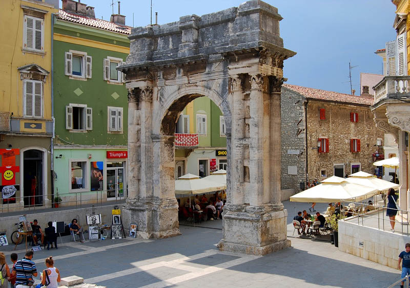 ruinas de roma na croacia pula arco